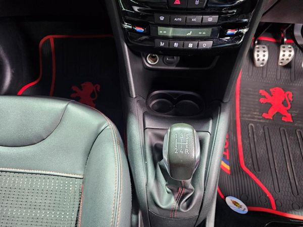 2019-Peugeot-208-12T-PureTech-GT-Line-5-dr image:13