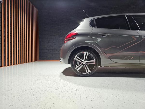 2019-Peugeot-208-12T-PureTech-GT-Line-5-dr image:27