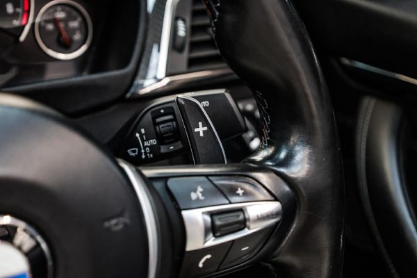 2019-BMW-M4-Convertible-Auto image:19