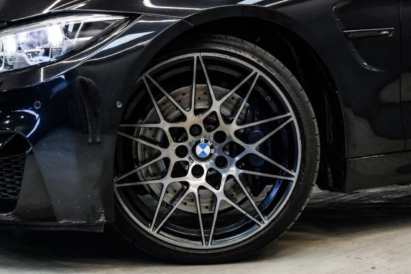 2019-BMW-M4-Convertible-Auto image:5