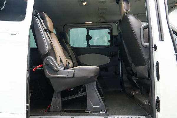 2016-Ford-Tourneo-Custom-LTD-22-TDCi-SWB-114kW image:9