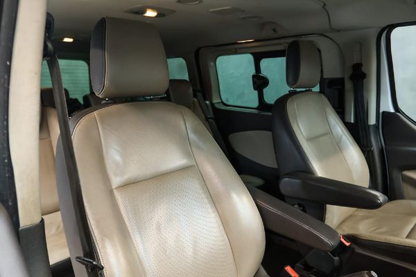 2016-Ford-Tourneo-Custom-LTD-22-TDCi-SWB-114kW image:11