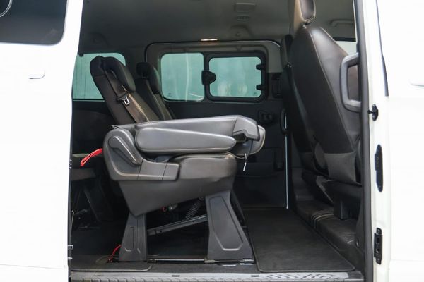 2016-Ford-Tourneo-Custom-LTD-22-TDCi-SWB-114kW image:12