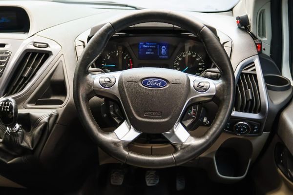 2016-Ford-Tourneo-Custom-LTD-22-TDCi-SWB-114kW image:14