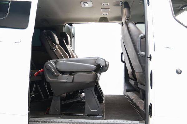 2016-Ford-Tourneo-Custom-LTD-22-TDCi-SWB-114kW image:16
