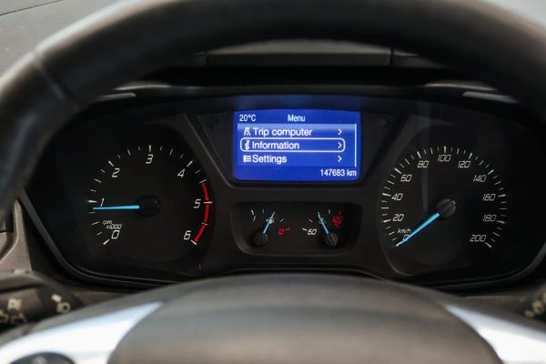 2016-Ford-Tourneo-Custom-LTD-22-TDCi-SWB-114kW image:18