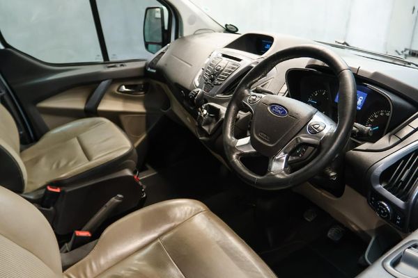 2016-Ford-Tourneo-Custom-LTD-22-TDCi-SWB-114kW image:19