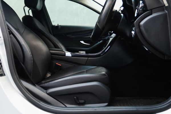 2017-Mercedes-Benz-C-Class-C-180-Auto image:12