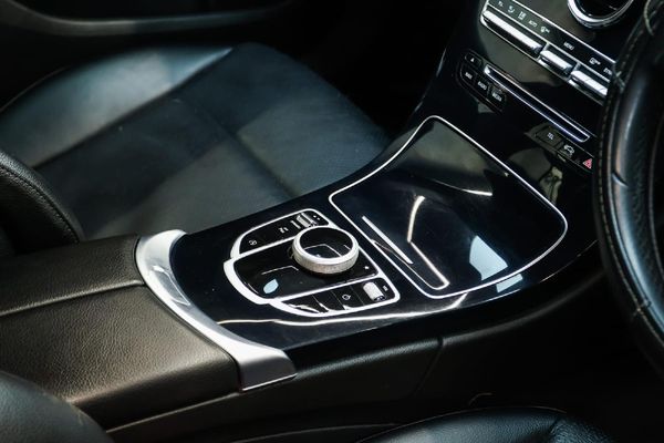 2017-Mercedes-Benz-C-Class-C-180-Auto image:5