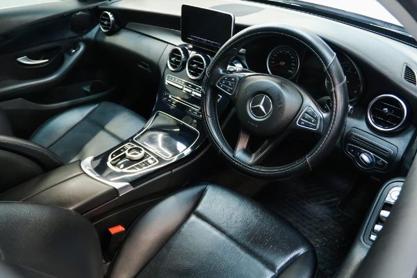 2017-Mercedes-Benz-C-Class-C-180-Auto image:7