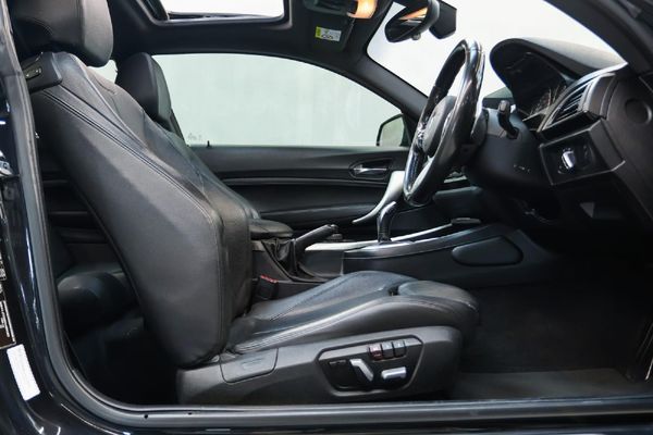 2016-BMW-2-Series-M235i-Coupe-Auto image:16