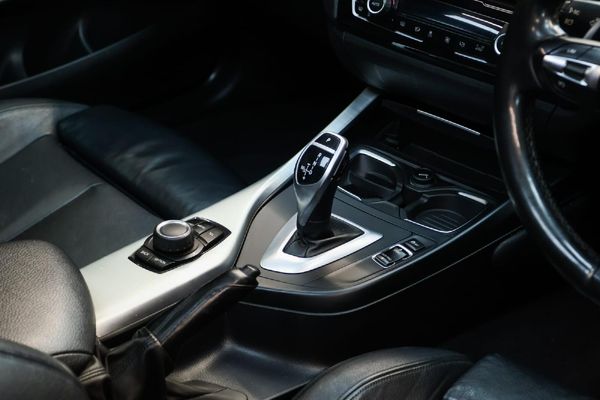 2016-BMW-2-Series-M235i-Coupe-Auto image:8