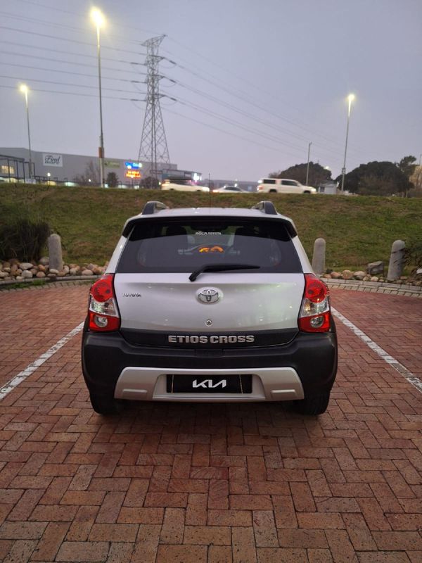 2019-Toyota-Etios-Cross-15-XS-5-dr image:3