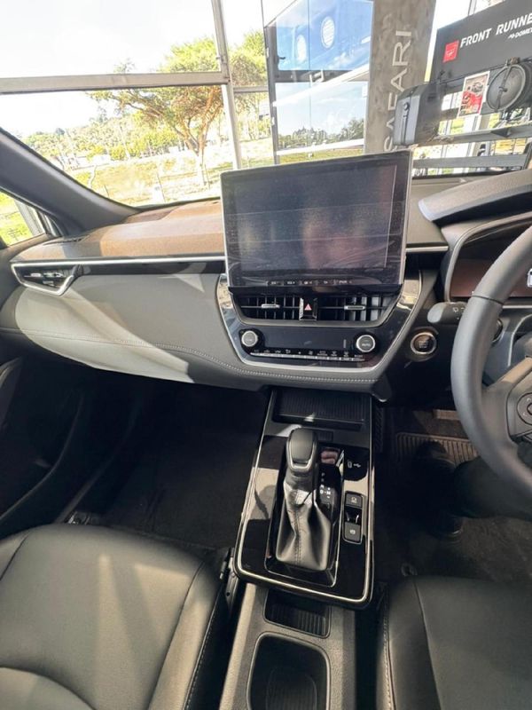 2026-Toyota-Corolla-Cross-18-XR image:21