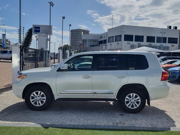2015-Toyota-Land-Cruiser-200-45-D-V8-VX-Auto image:2