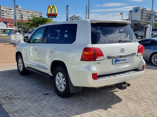 2015-Toyota-Land-Cruiser-200-45-D-V8-VX-Auto image:3