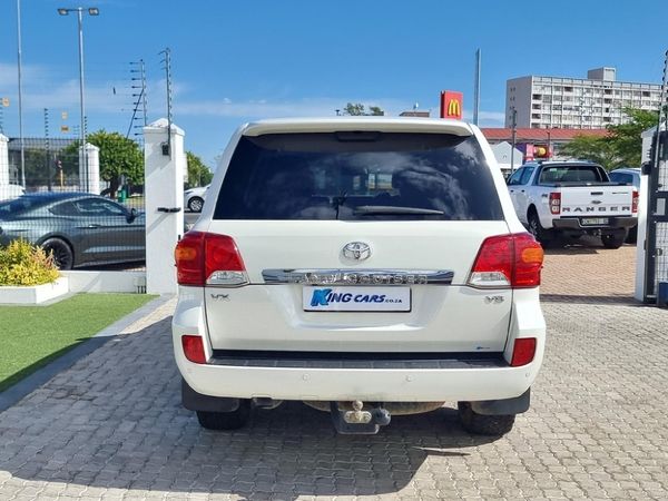 2015-Toyota-Land-Cruiser-200-45-D-V8-VX-Auto image:4