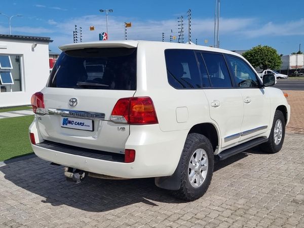 2015-Toyota-Land-Cruiser-200-45-D-V8-VX-Auto image:5