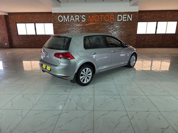 2014-Volkswagen-Golf-VII-20-TDI-Comfortline image:3