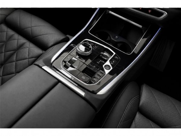 2025-BMW-X5-xDrive50e-M-Sport-Pro image:9