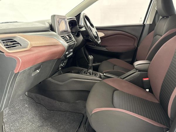 2025-Suzuki-Fronx-15-GL image:8