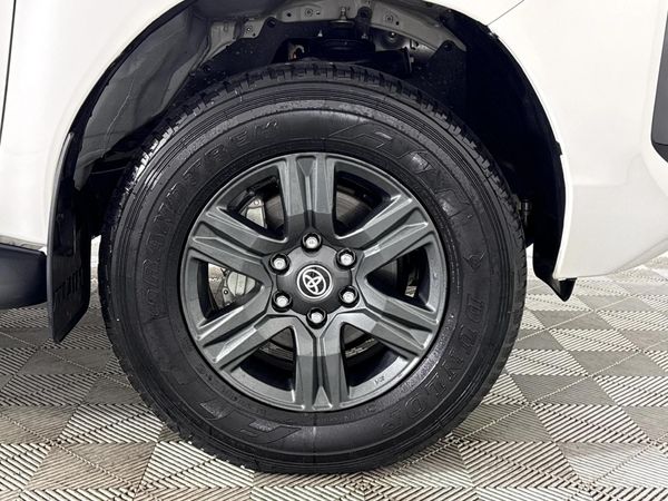 2026-Toyota-Hilux-24-GD-6-Raised-Body-Raider-Double-Cab image:5