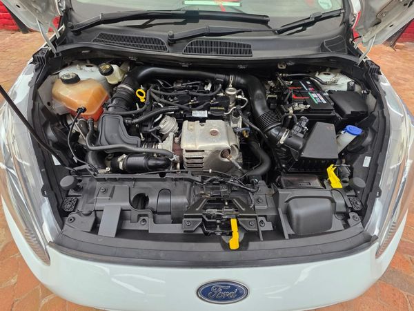 2015-Ford-Fiesta-10-EcoBoost-Trend-5-dr image:11