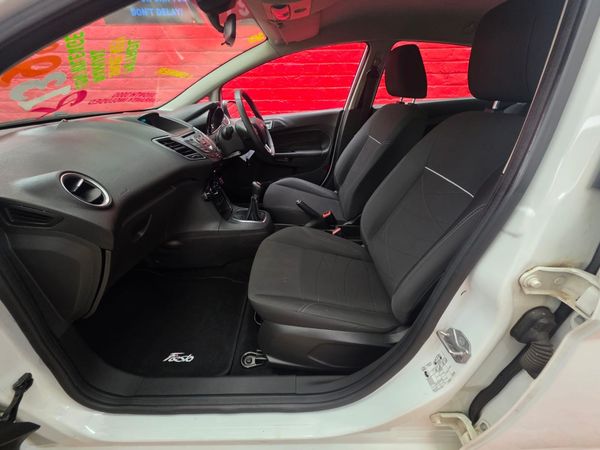 2015-Ford-Fiesta-10-EcoBoost-Trend-5-dr image:7