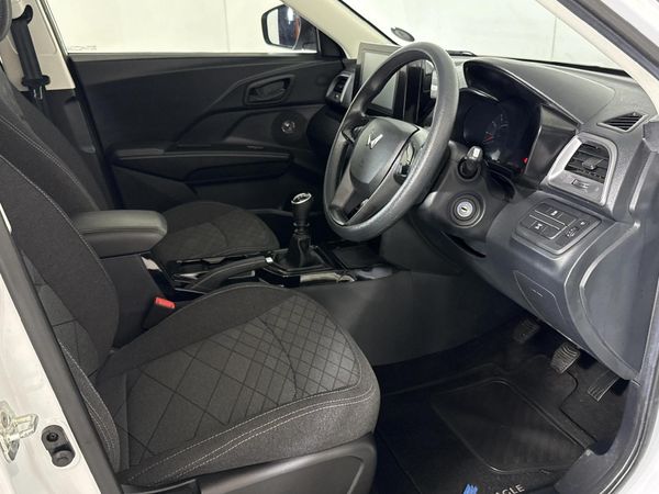 2025-Mahindra-XUV-3XO-12T-MX2 image:9