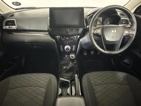 2025-Mahindra-XUV-3XO-12T-MX2 image:1