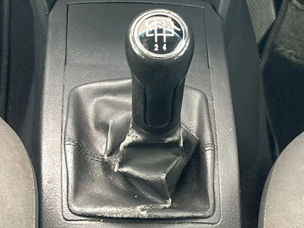 2005-Volkswagen-Polo-16-Comfortline image:9