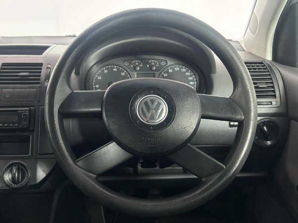 2005-Volkswagen-Polo-16-Comfortline image:11