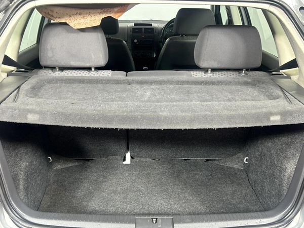 2005-Volkswagen-Polo-16-Comfortline image:13