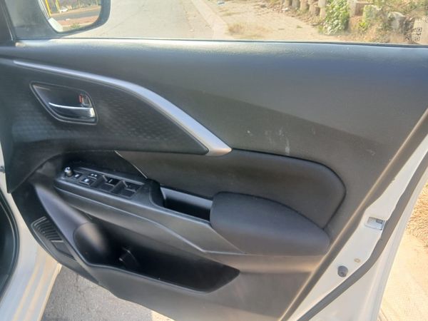 2025-Suzuki-Swift-12-GL image:3