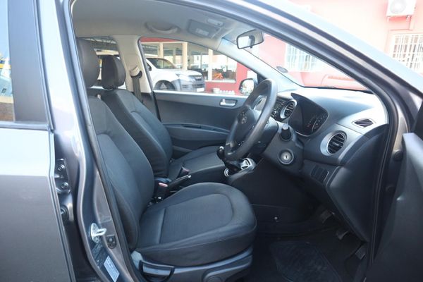 2017-Hyundai-Grand-i10-125-Fluid image:11