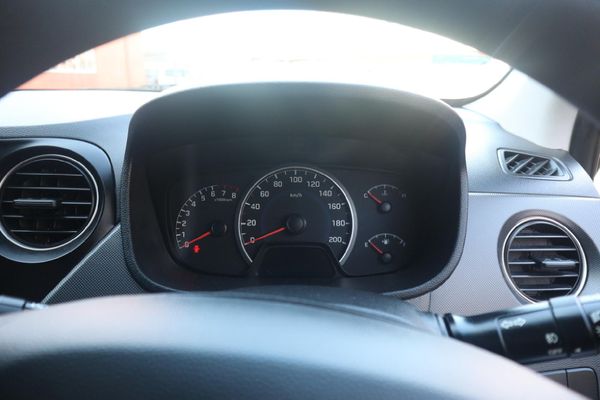 2017-Hyundai-Grand-i10-125-Fluid image:12