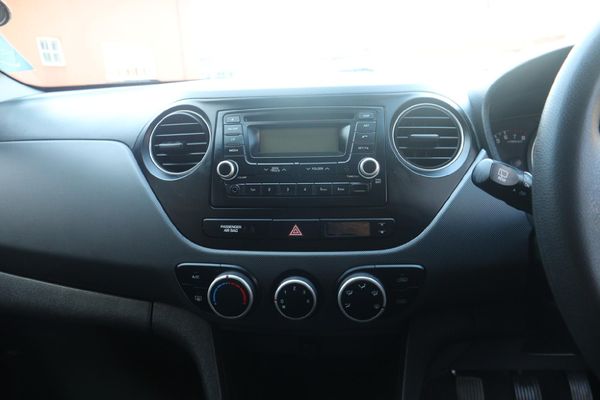 2017-Hyundai-Grand-i10-125-Fluid image:13