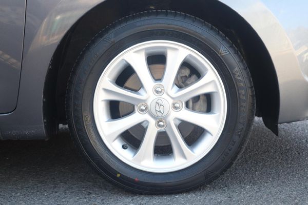 2017-Hyundai-Grand-i10-125-Fluid image:18