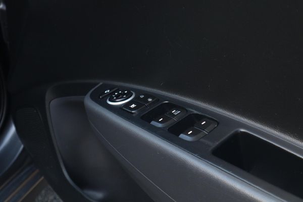 2017-Hyundai-Grand-i10-125-Fluid image:19