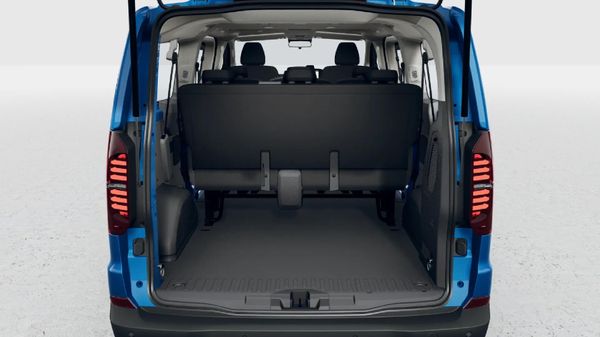 2026-Volkswagen-Transporter-Crew-Bus-20TDI-Lwb-Auto-4Mot-125kw-8-Seat image:5