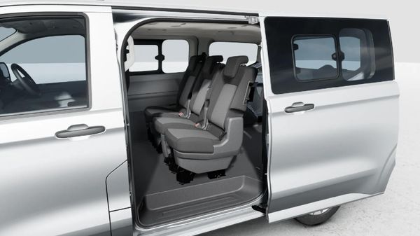 2026-Volkswagen-Transporter-Crew-Bus-20TDI-Auto-4M-125kW-5-Seat image:3