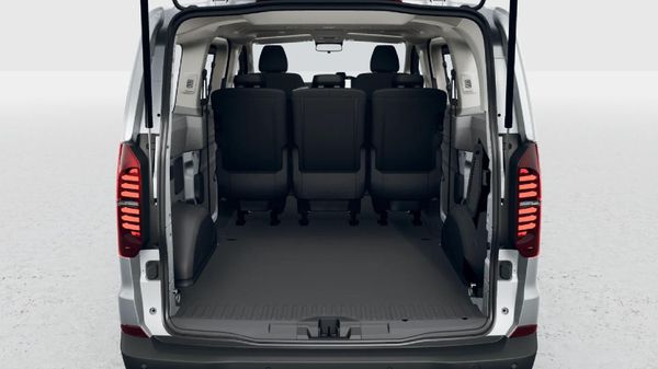 2026-Volkswagen-Transporter-Crew-Bus-20TDI-Auto-4M-125kW-5-Seat image:5