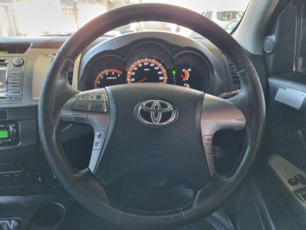 2015-Toyota-Hilux-30-D-4D-Legend-45-4x4-Auto-Double-Cab image:11