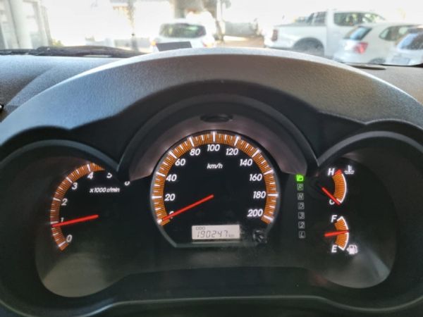 2015-Toyota-Hilux-30-D-4D-Legend-45-4x4-Auto-Double-Cab image:12