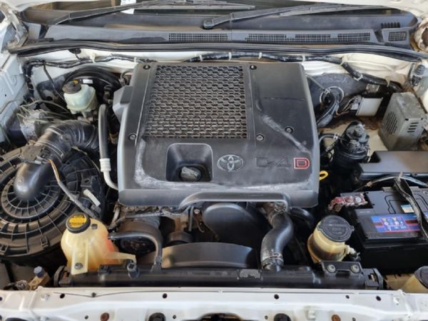 2015-Toyota-Hilux-30-D-4D-Legend-45-4x4-Auto-Double-Cab image:16
