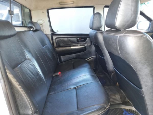 2015-Toyota-Hilux-30-D-4D-Legend-45-4x4-Auto-Double-Cab image:8