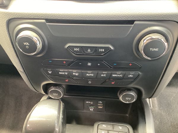 2016-Ford-Everest-32-TDCi-LTD-4x4-Auto image:16
