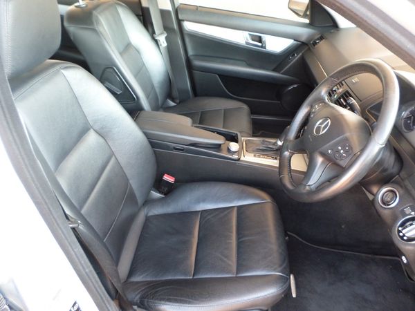 2007-Mercedes-Benz-C-Class-C-200K-Avantgarde-Auto image:9