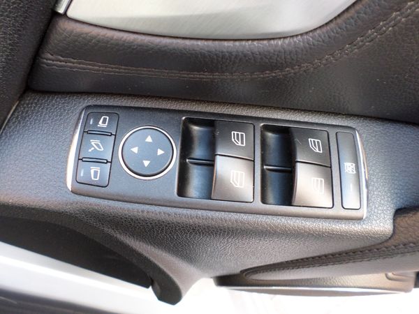 2007-Mercedes-Benz-C-Class-C-200K-Avantgarde-Auto image:13