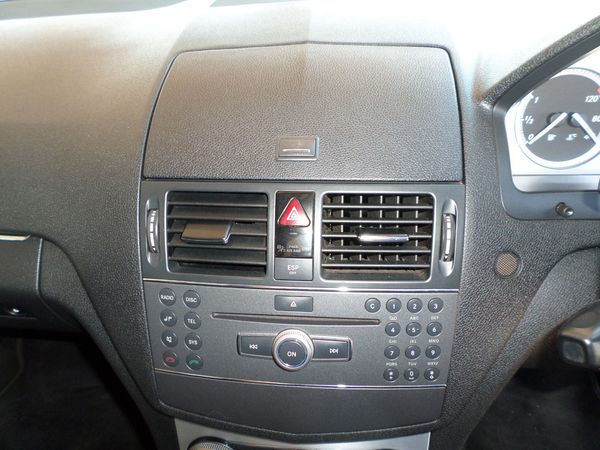 2007-Mercedes-Benz-C-Class-C-200K-Avantgarde-Auto image:17